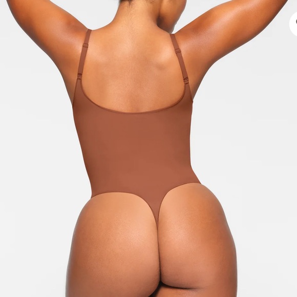Skims fits everybody thong bodysuit bronze - Picture 2 of 4
